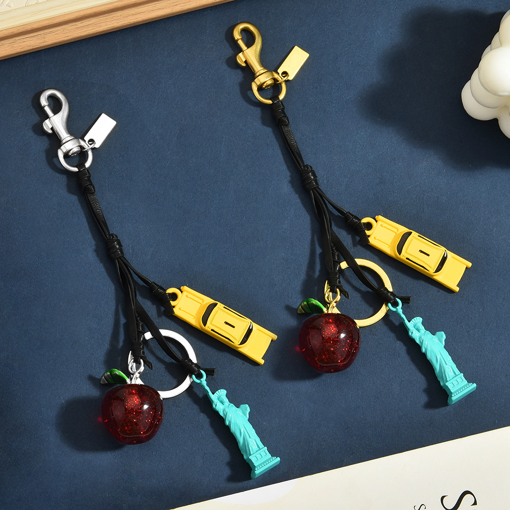 뉴욕시 테마 가죽 가방 참 프리미엄 글리터 애플 택시  - Travel Accessories New York 리뷰 및 가격